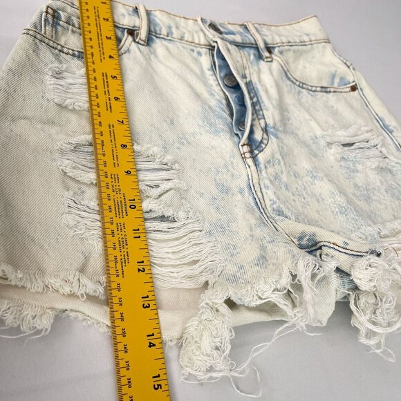 PacSun Women High Rise Icon Shorts Cutoff Raw Hem Distressed Denim 25 Light Wash - Picture 10 of 13